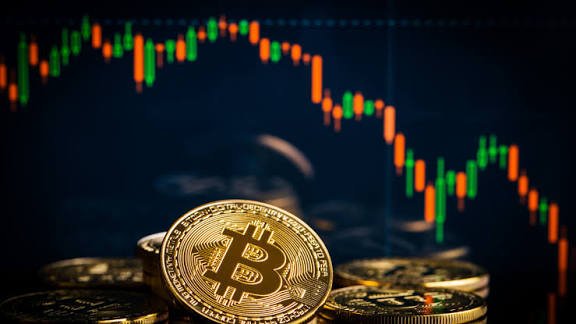 Bitcoin à 63 500 dollars : faut-il acheter maintenant ou attendre ?